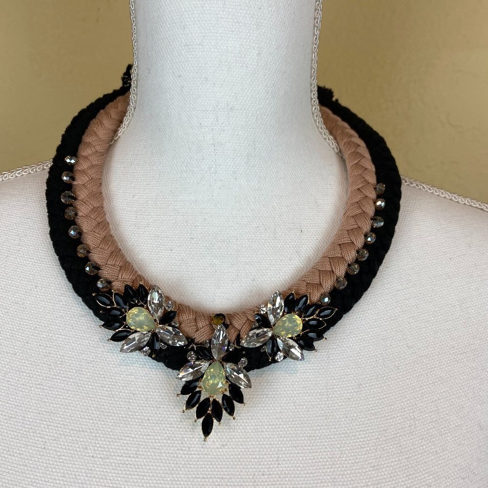 New Necklace Woven Stones + case